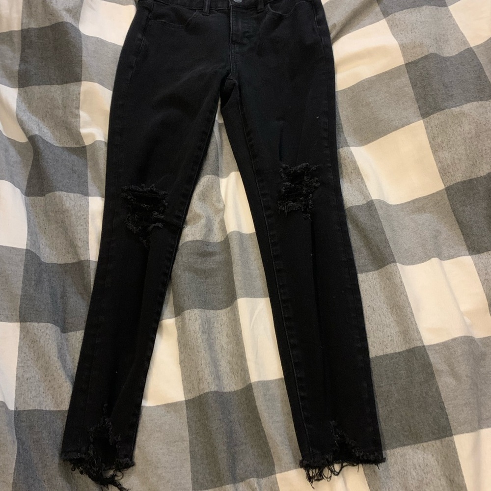 Ripped black jeans,